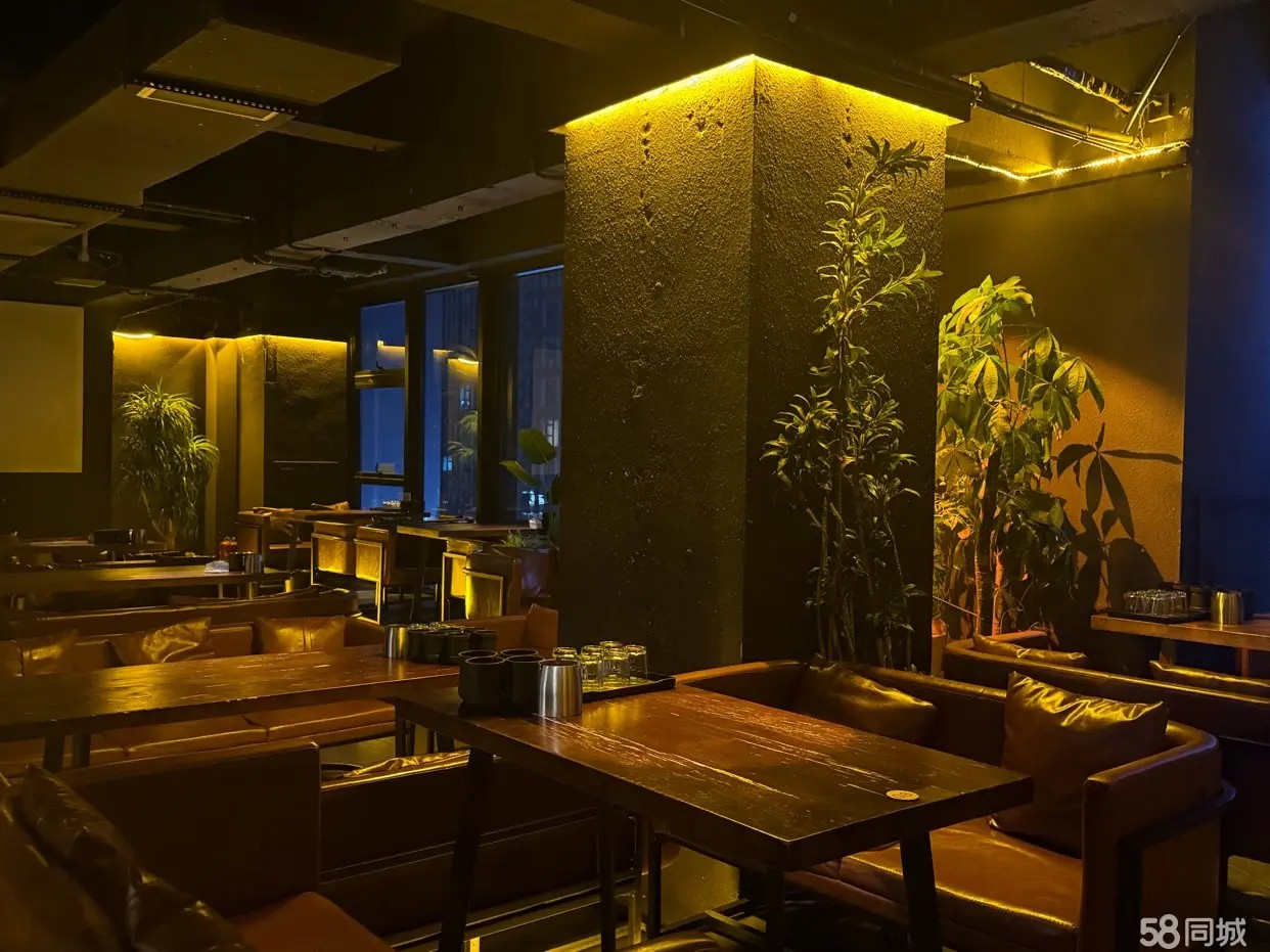 （转让）商圈中心人流大，视野开阔